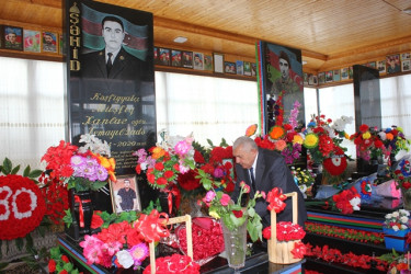 İcra başçısının anım günü münasibəti ilə şəhid məzarlarını ziyarəti davam edir