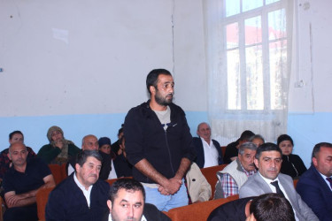 RİH başçısı Xatınlı kəndində səyyar vətəndaş qəbulu keçirib