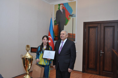RİH başçısı  Azərbaycan Birinciliyinin qalibi olan U-14 qızlardan ibarət “Turan” Voleybol komandası ilə görüş keçirib