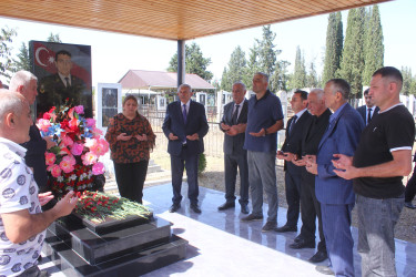 RİH başçısı Vətən müharibəsi şəhidlərinin məzarlarını ziyarət edib