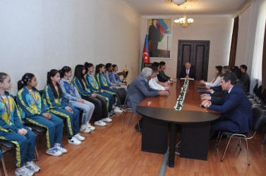 RİH başçısı  Azərbaycan Birinciliyinin qalibi olan U-14 qızlardan ibarət “Turan” Voleybol komandası ilə görüş keçirib