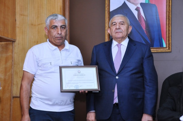 Tovuzda RİH başçısı ali təhsil müəssisələrinə qəbul imtahanında yüksək bal toplayan məzunlarla görüşüb