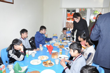 Tovuzda O.Cabbarov adına Qovlar şəhər inteqrasiya təlimli internat tipli gimnaziyada 31 Dekabr – Dünya Azərbaycanlıların Həmrəyliyi Günü və Yeni il münasibətilə bayram tədbiri keçirilib