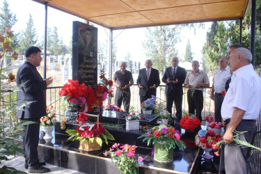 Tovuz Rayon İcra Hakimiyyətinin  başçısı Vətən müharibəsi şəhidlərinin məzarlarını ziyarət edib