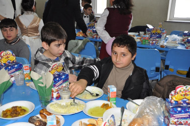 Tovuzda O.Cabbarov adına Qovlar şəhər inteqrasiya təlimli internat tipli gimnaziyada 31 Dekabr – Dünya Azərbaycanlıların Həmrəyliyi Günü və Yeni il münasibətilə bayram tədbiri keçirilib