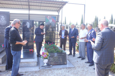 RİH başçısı Vətən müharibəsi şəhidlərinin məzarlarını ziyarət edib