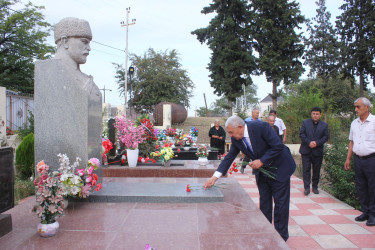 Tovuz Rayon İcra Hakimiyyətinin  başçısı Vətən müharibəsi şəhidlərinin məzarlarını ziyarət edib