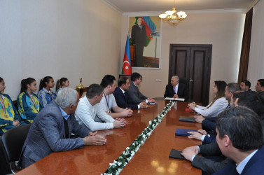 RİH başçısı  Azərbaycan Birinciliyinin qalibi olan U-14 qızlardan ibarət “Turan” Voleybol komandası ilə görüş keçirib