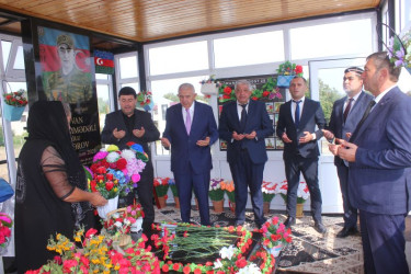 Tovuz Rayon İcra Hakimiyyəti başçısının “27 Sentyabr – Anım Günü” ərəfəsində Vətən müharibəsi şəhidlərinin məzarlarını ziyarəti davam edir.