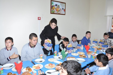 Tovuzda O.Cabbarov adına Qovlar şəhər inteqrasiya təlimli internat tipli gimnaziyada 31 Dekabr – Dünya Azərbaycanlıların Həmrəyliyi Günü və Yeni il münasibətilə bayram tədbiri keçirilib