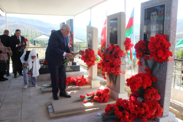 Tovuzda “27 Sentyabr – Anım Günü” ilə əlaqədar olaraq şəhid məzarları ziyarət olunub