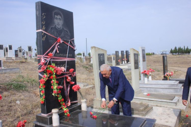 Tovuz Rayon İcra Hakimiyyəti başçısının “27 Sentyabr – Anım Günü” ərəfəsində Vətən müharibəsi şəhidlərinin məzarlarını ziyarəti davam edir.