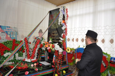 RİH başçısı şəhid ailələrini ziyarət edib