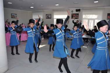 Tovuzda O.Cabbarov adına Qovlar şəhər inteqrasiya təlimli internat tipli gimnaziyada 31 Dekabr – Dünya Azərbaycanlıların Həmrəyliyi Günü və Yeni il münasibətilə bayram tədbiri keçirilib