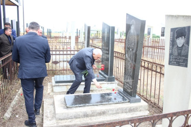 İcra başçısının anım günü münasibəti ilə şəhid məzarlarını ziyarəti davam edir