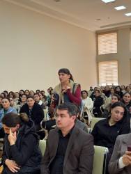 Tovuzda "Valideyn - məktəb münasibətlərinin tədrisin keyfiyyətinə təsiri" mövzusunda panel - müzakirə təşkil edilmişdir.