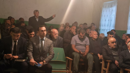 Rayon İcra Hakimiyyətinin başçısı Məmməd Məmmədov İbrahimhacılı kəndində səyyar qəbul keçirib