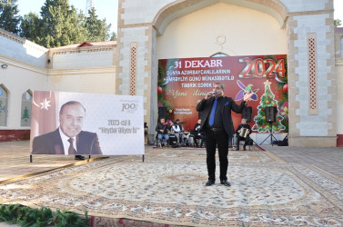31 dekabr - Dünya Azərbaycanlılarının Həmrəyliyi günü və Yeni il bayramı münasibətilə Tovuzda bayram konserti keçirilib.   