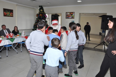 Tovuzda O.Cabbarov adına Qovlar şəhər inteqrasiya təlimli internat tipli gimnaziyada 31 Dekabr – Dünya Azərbaycanlıların Həmrəyliyi Günü və Yeni il münasibətilə bayram tədbiri keçirilib