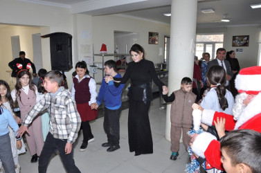 Tovuzda O.Cabbarov adına Qovlar şəhər inteqrasiya təlimli internat tipli gimnaziyada 31 Dekabr – Dünya Azərbaycanlıların Həmrəyliyi Günü və Yeni il münasibətilə bayram tədbiri keçirilib