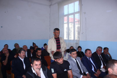 RİH başçısı Xatınlı kəndində səyyar vətəndaş qəbulu keçirib