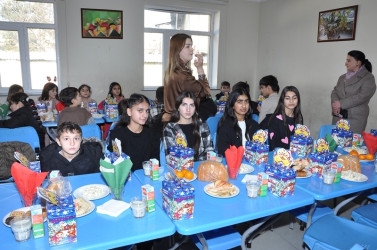 Tovuzda O.Cabbarov adına Qovlar şəhər inteqrasiya təlimli internat tipli gimnaziyada 31 Dekabr – Dünya Azərbaycanlıların Həmrəyliyi Günü və Yeni il münasibətilə bayram tədbiri keçirilib