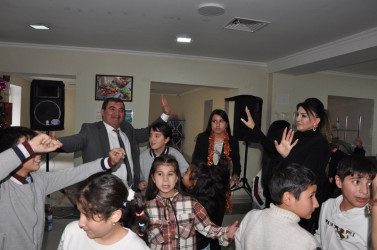 Tovuzda O.Cabbarov adına Qovlar şəhər inteqrasiya təlimli internat tipli gimnaziyada 31 Dekabr – Dünya Azərbaycanlıların Həmrəyliyi Günü və Yeni il münasibətilə bayram tədbiri keçirilib