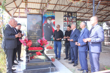 RİH başçısı Vətən müharibəsi şəhidlərinin məzarlarını ziyarət edib