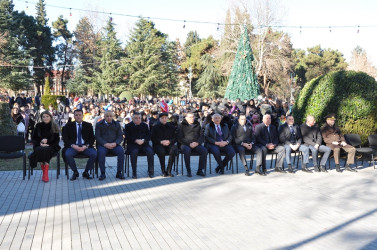 31 dekabr - Dünya Azərbaycanlılarının Həmrəyliyi günü və Yeni il bayramı münasibətilə Tovuzda bayram konserti keçirilib.   