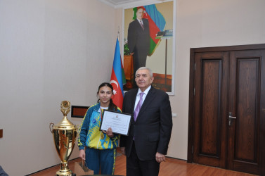 RİH başçısı  Azərbaycan Birinciliyinin qalibi olan U-14 qızlardan ibarət “Turan” Voleybol komandası ilə görüş keçirib