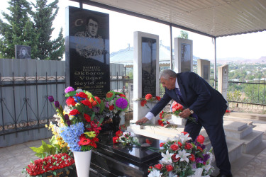 RİH başçısı Vətən müharibəsi şəhidlərinin məzarlarını ziyarət edib