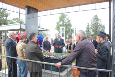 İcra başçısının anım günü münasibəti ilə şəhid məzarlarını ziyarəti davam edir