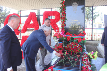 RİH başçısı Vətən müharibəsi şəhidlərinin məzarlarını ziyarət edib