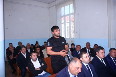RİH başçısı Xatınlı kəndində səyyar vətəndaş qəbulu keçirib