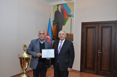 RİH başçısı  Azərbaycan Birinciliyinin qalibi olan U-14 qızlardan ibarət “Turan” Voleybol komandası ilə görüş keçirib