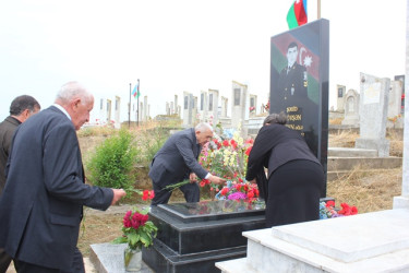 İcra başçısının anım günü münasibəti ilə şəhid məzarlarını ziyarəti davam edir