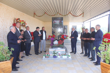 RİH başçısı Vətən müharibəsi şəhidlərinin məzarlarını ziyarət edib
