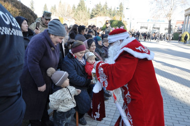 Tovuzda 31 dekabr - Dünya Azərbaycanlılarının Həmrəyliyi günü və Yeni il münasibətilə bayram konserti keçirilib.  
