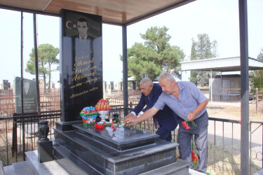 Tovuz Rayon İcra Hakimiyyəti başçısının “27 Sentyabr – Anım Günü” ərəfəsində Vətən müharibəsi şəhidlərinin məzarlarını ziyarəti davam edir.