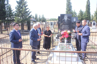 RİH başçısı Vətən müharibəsi şəhidlərinin məzarlarını ziyarət edib